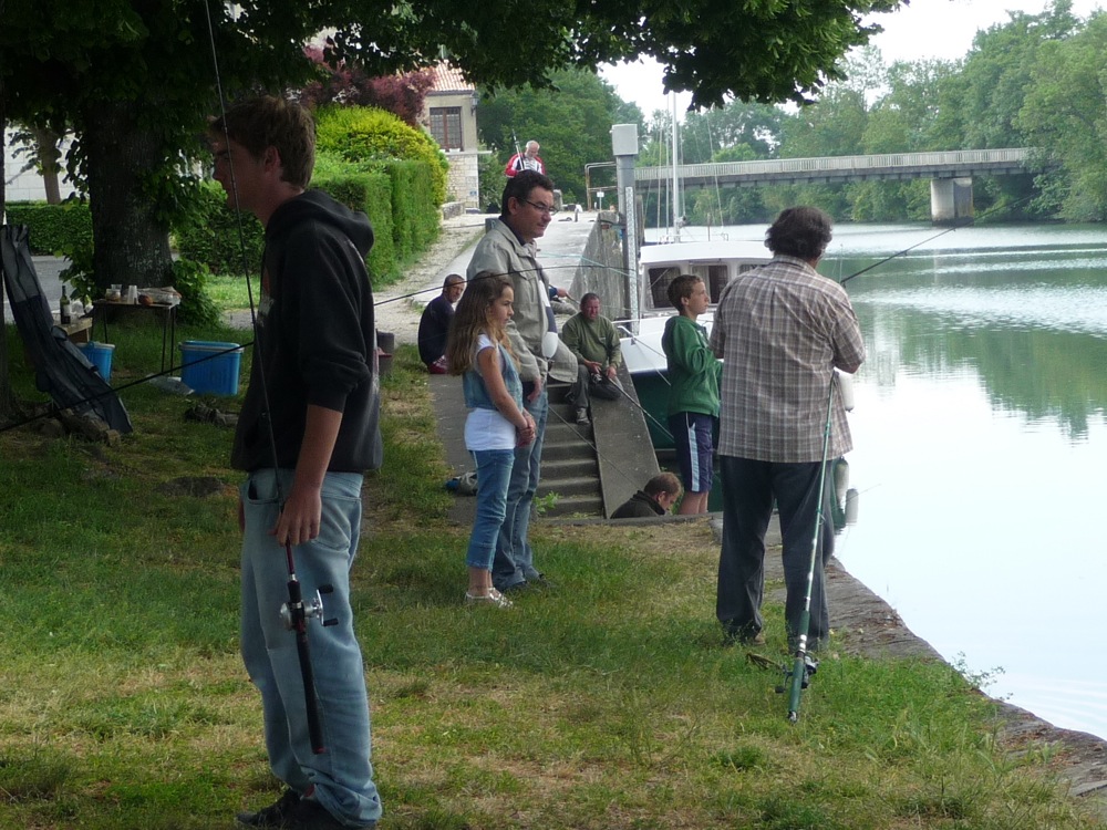 pecheurs-aloses-taillebourg2.jpg pecheurs-aloses-taillebourg2.jpg